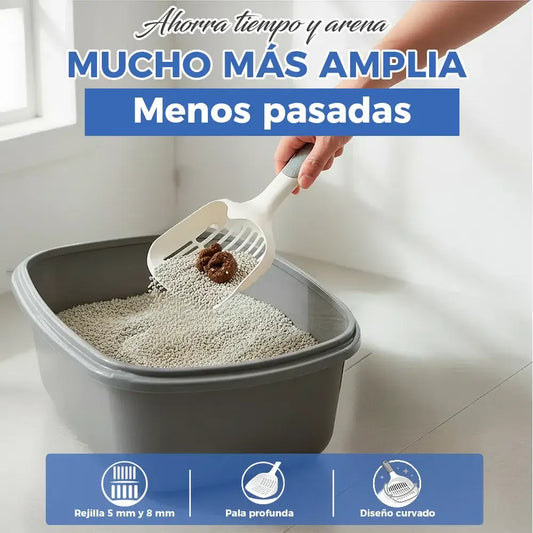 Pala arenero XL en uso limpiando arenero, más amplia para menos pasadas con rejilla de 5 y 8 mm